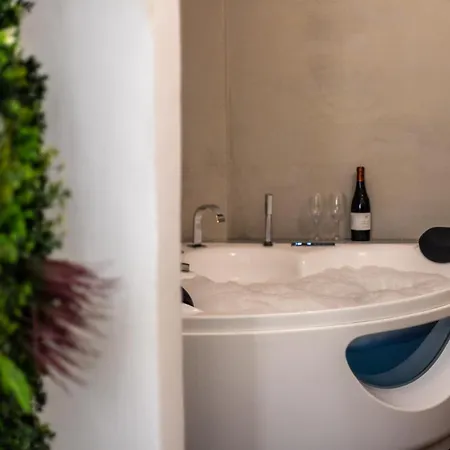 Carlo 12 Charming By Wonderful Italy Appartement Bologna